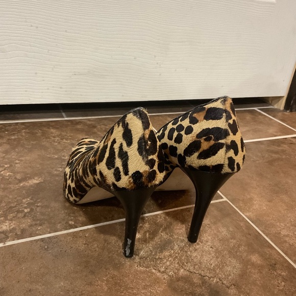Gianni Bini Leopard Calf Hair Pump Heels Size 8 - Picture 4 of 6